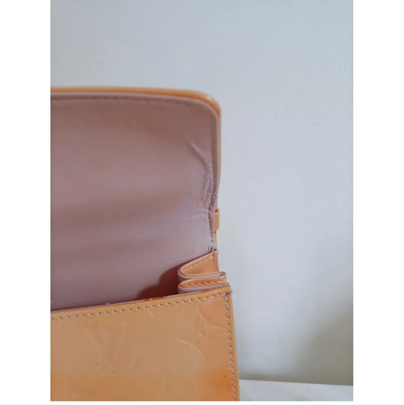 Louis Vuitton Spring Street - Picture 8 of 10